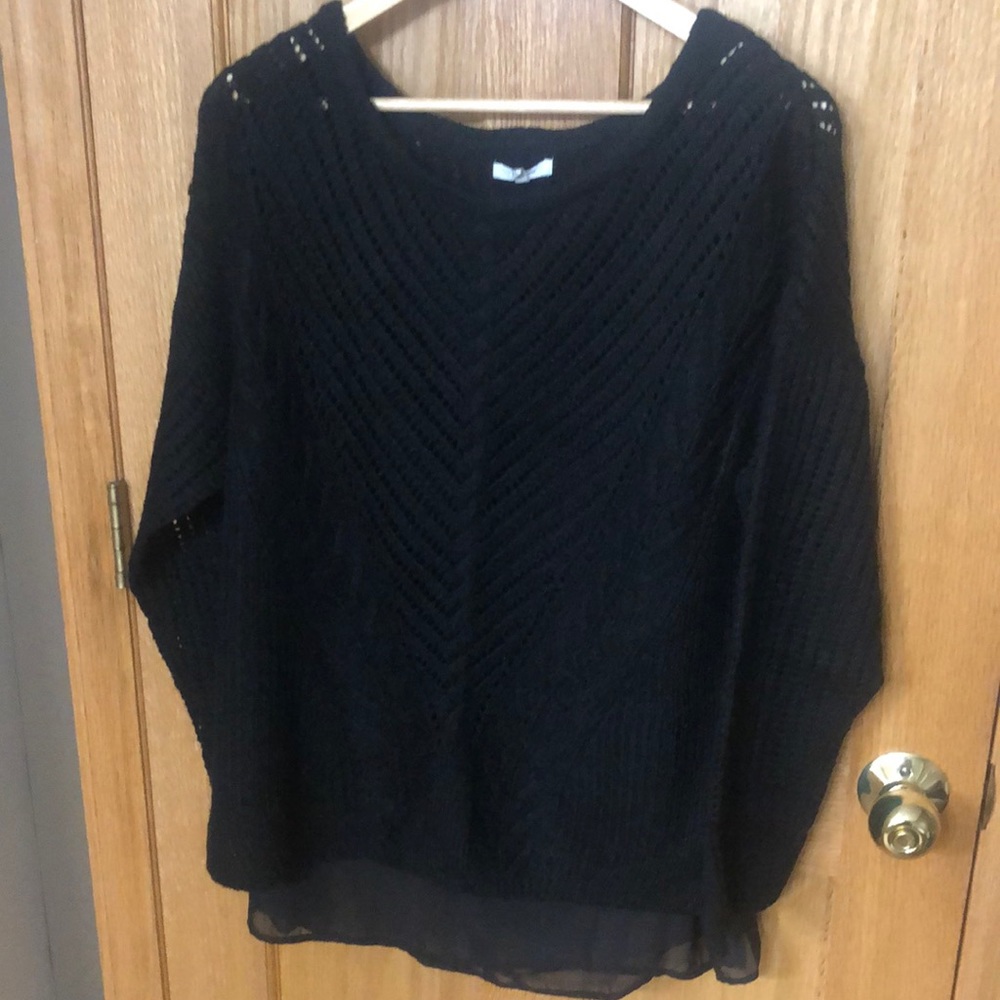 EUC Maurices crocheted sweater